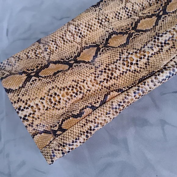 Women's Snake-Print Faux Leather Moto Jacket - Picture 4 of 9